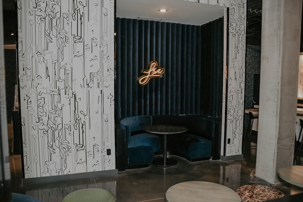 Aloft Omaha West 6/50