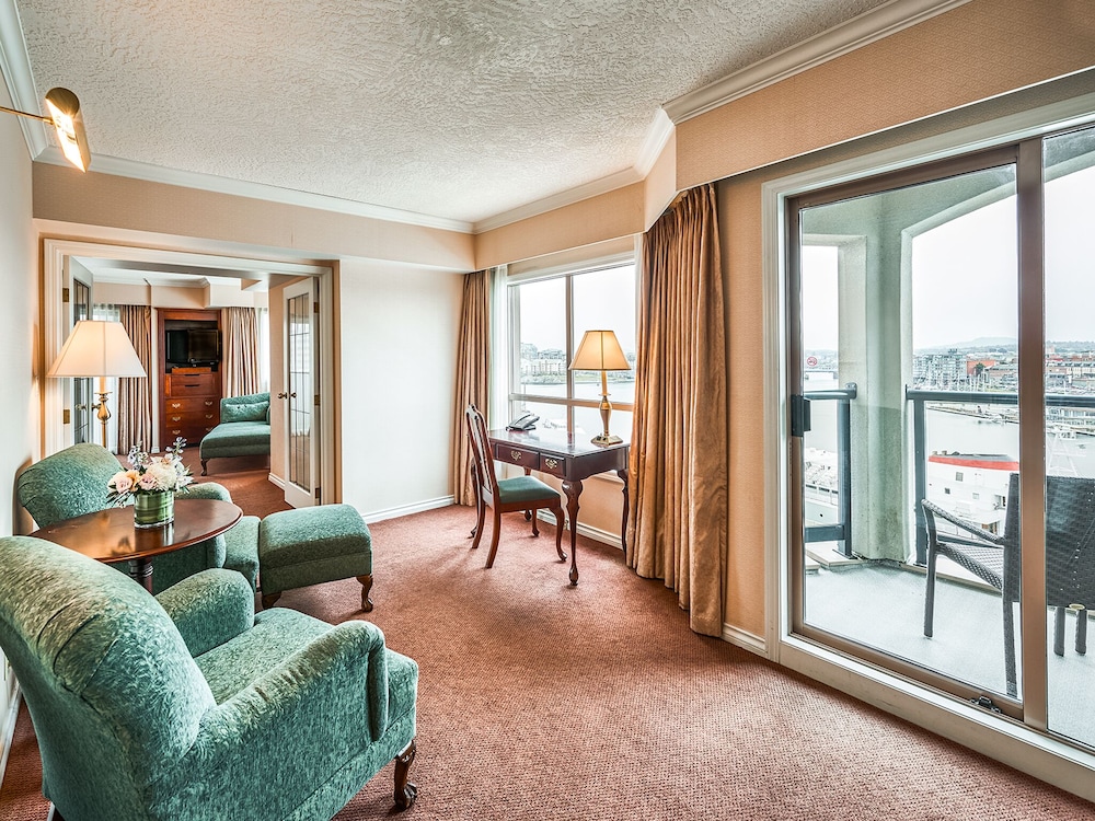 Grand Pacific Hotel 32/35