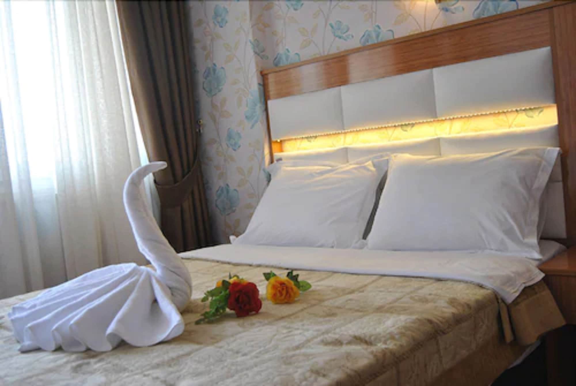 ECONOMY, DOUBLE OR TWIN BED