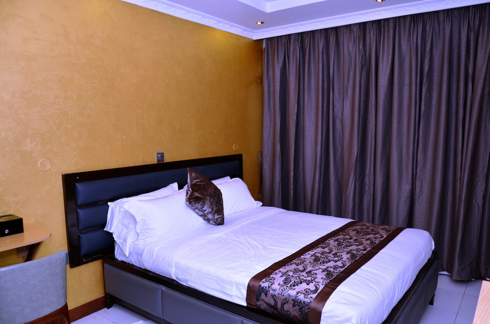 Lagos Hotel 12/27