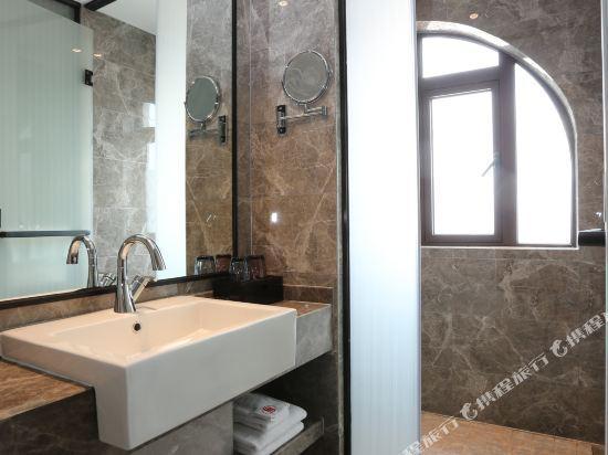 Huhua International Hotel (Shanghai Heqing Road) 26/27