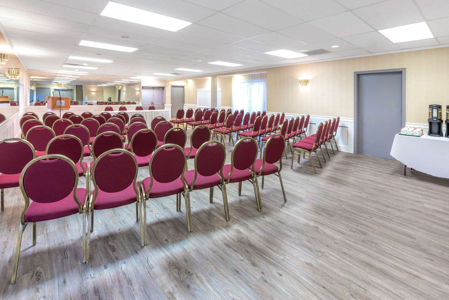 Ramada By Wyndham Coquitlam 50/56
