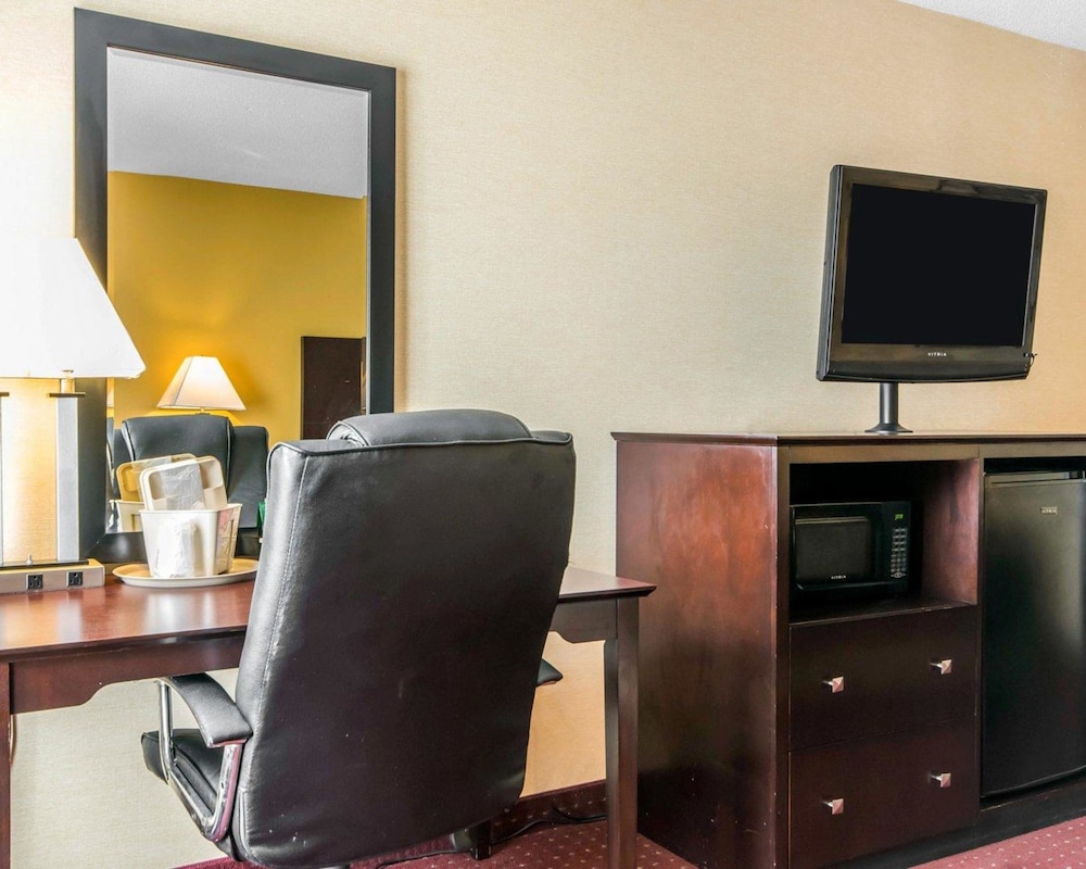 Quality Inn Dry Ridge KY 21/25