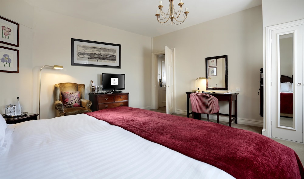 Macdonald New Blossoms Hotel 5/57