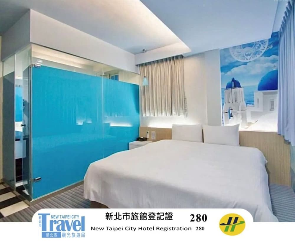 DELUXE, DOUBLE BED