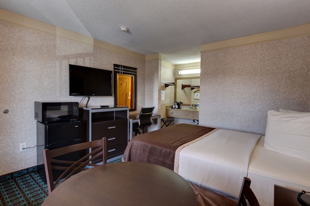 Deluxe Inn Fayetteville 16/61