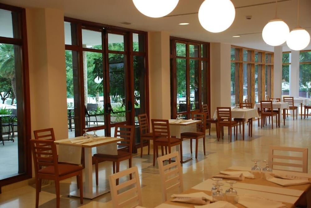 Hotel Los Robles 28/33