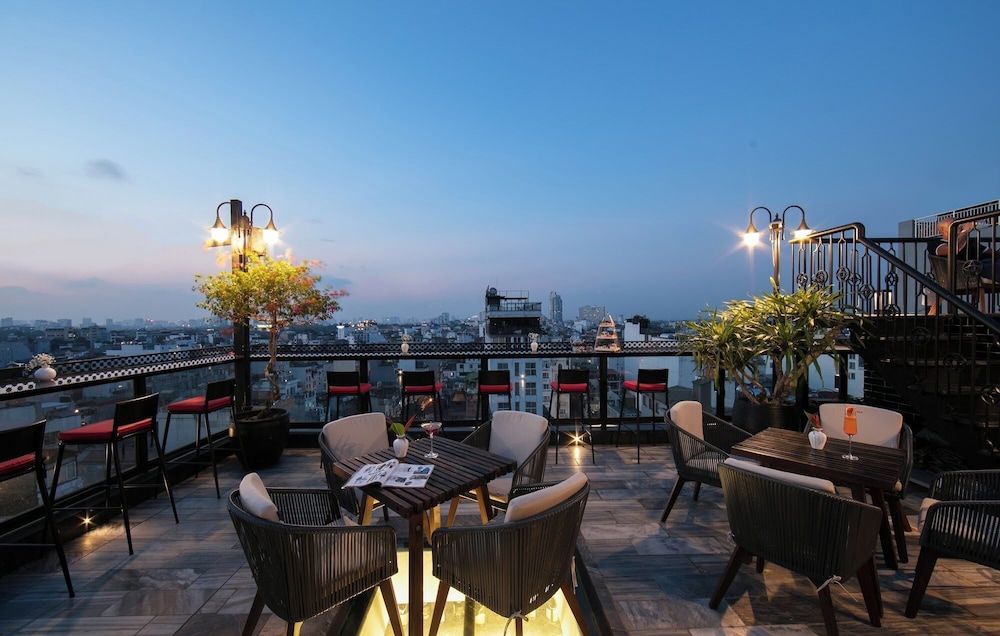 L Hotel du Lac Hanoi 35/49