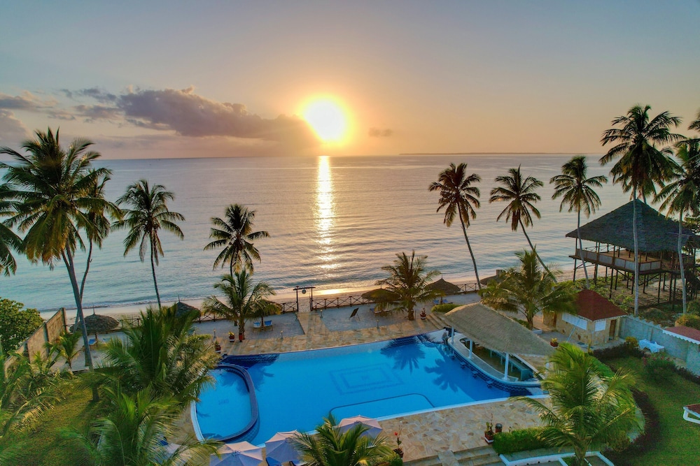 Sunny Palms Beach Bungalows 59/65