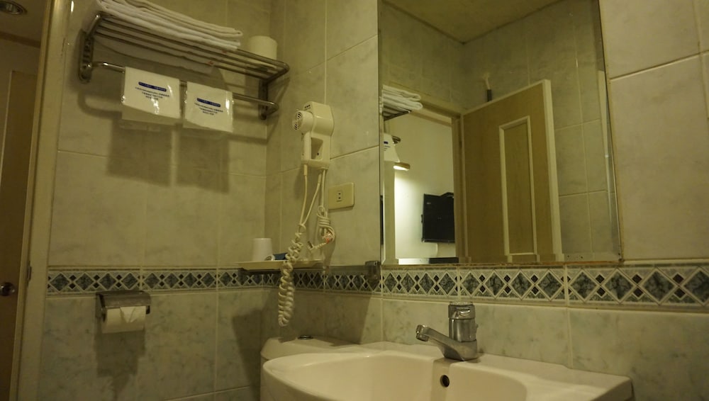 Riverside Hotel 46/50