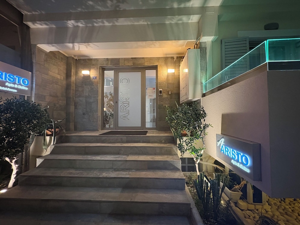 Aristo Apartments 7/57