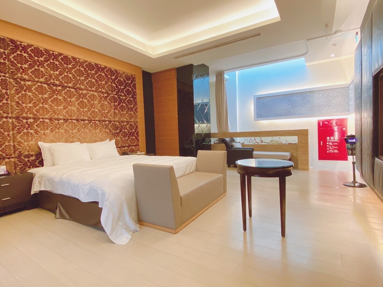 Romantic, King Bed
