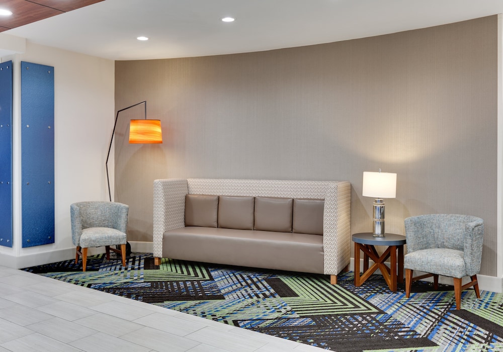 Holiday Inn Express Hotel & Suites San Antonio Nw Near Seaworld 53/76