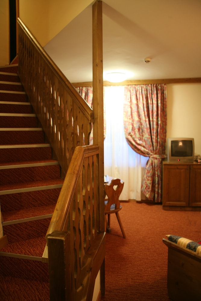 Hotel Alaska Cortina 37/60