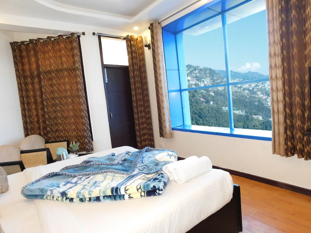 Oyo 12944 Hotel Crystal Palace 12/22