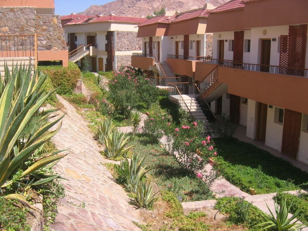 Catherine Plaza 42/48