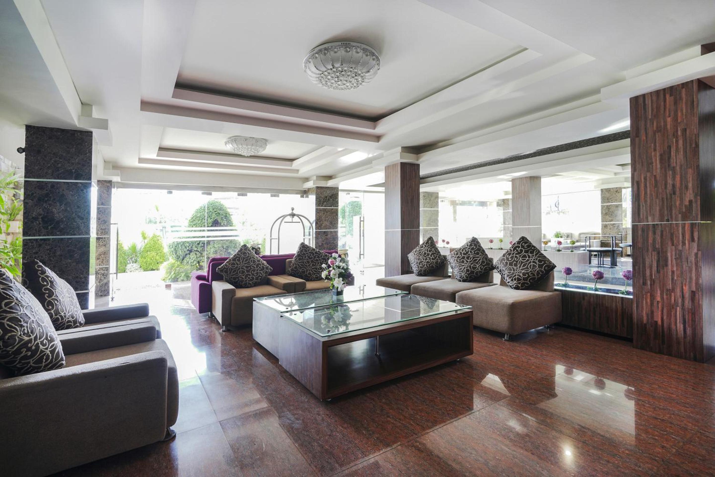 Townhouse Oak Princess Keisha 27/50