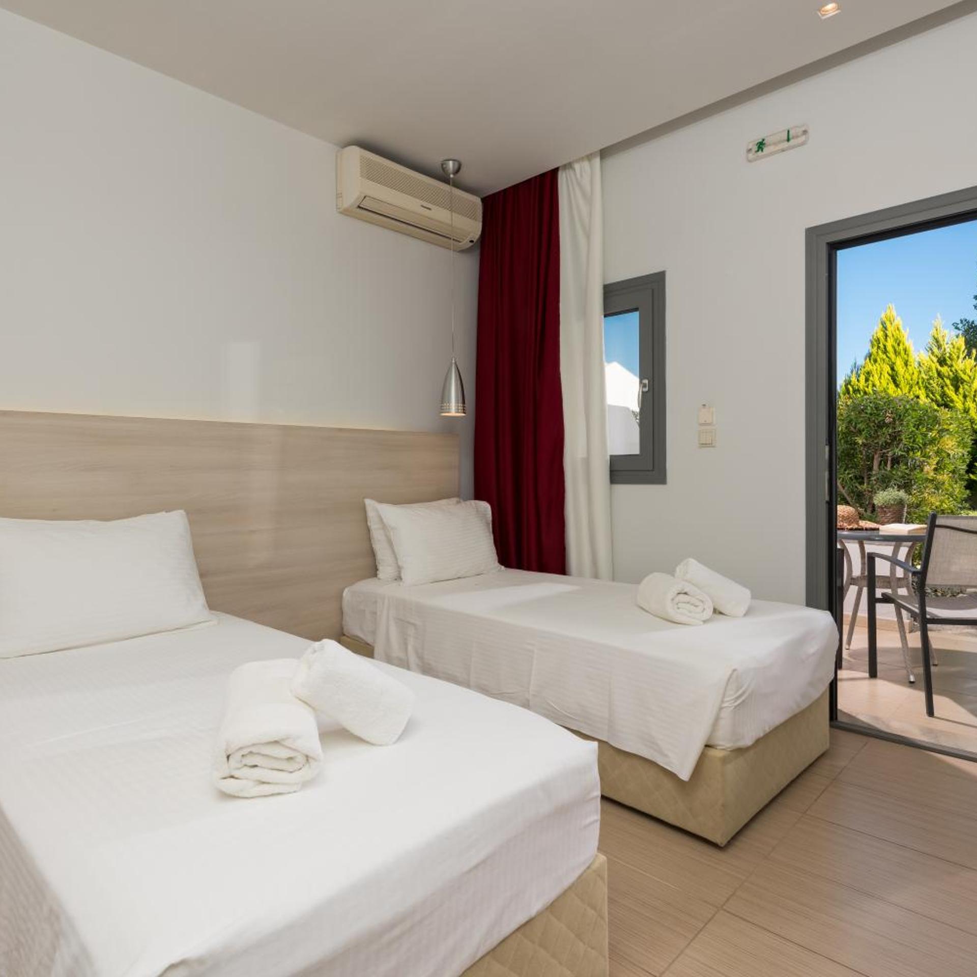 Room, Twin Beds, Garden View, Ground Floor 2/8