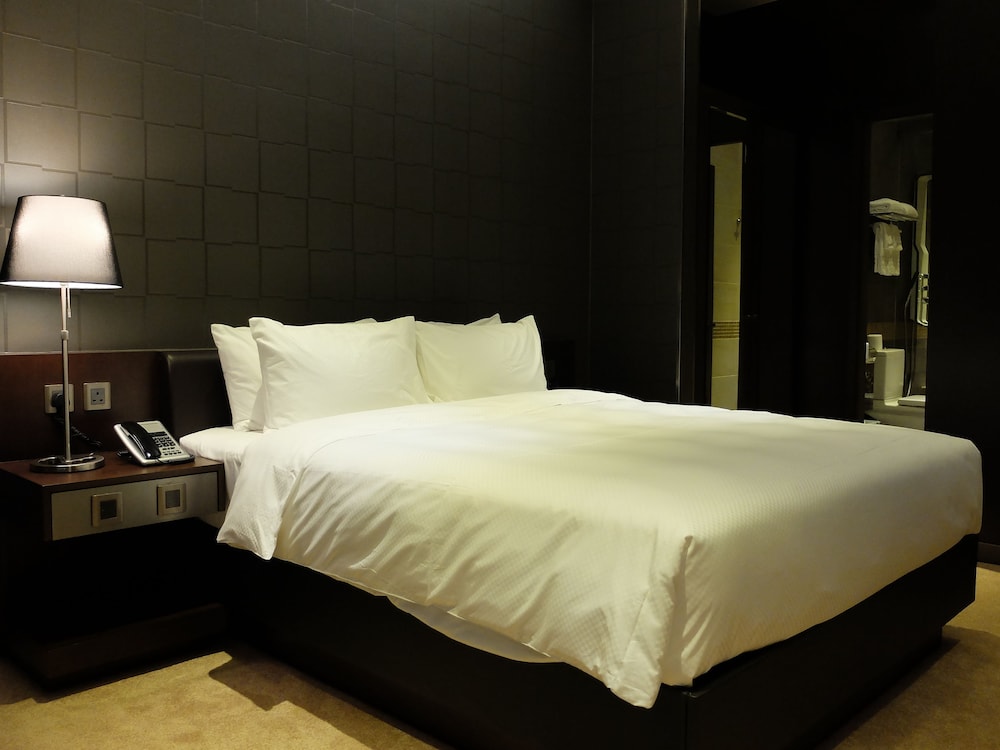 Crafa Harbour Hotel 12/30