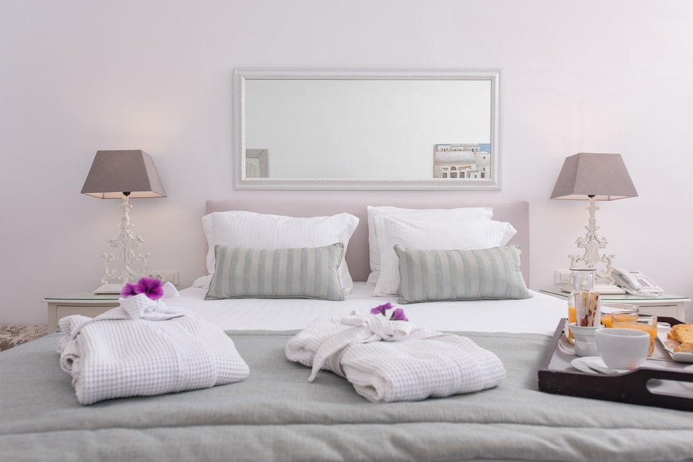 Aqua Luxury Suites 37/75
