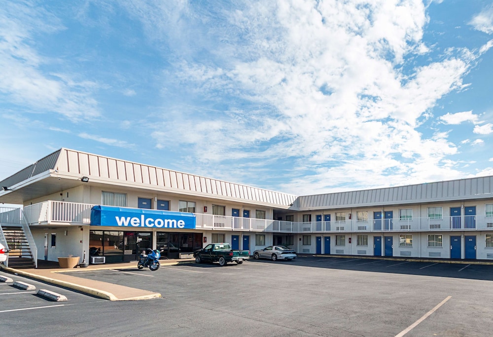 Motel6 San Antonio, TX - I-10 West 45/55