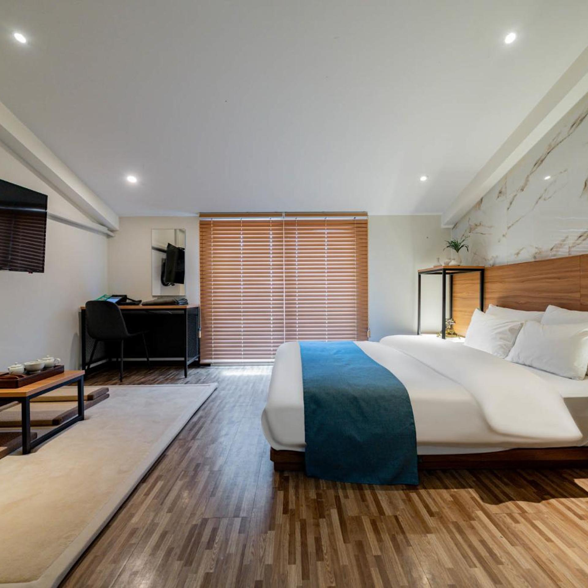 Oriental, Suite, Street View