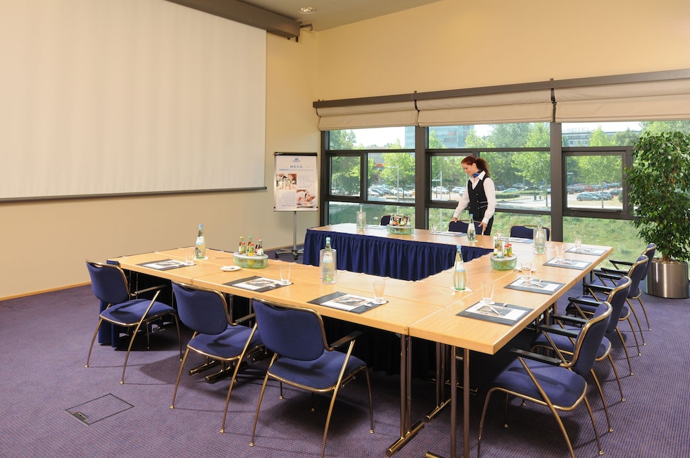 Maritim Hotel & Internationales Congress Center Dresden 66/75