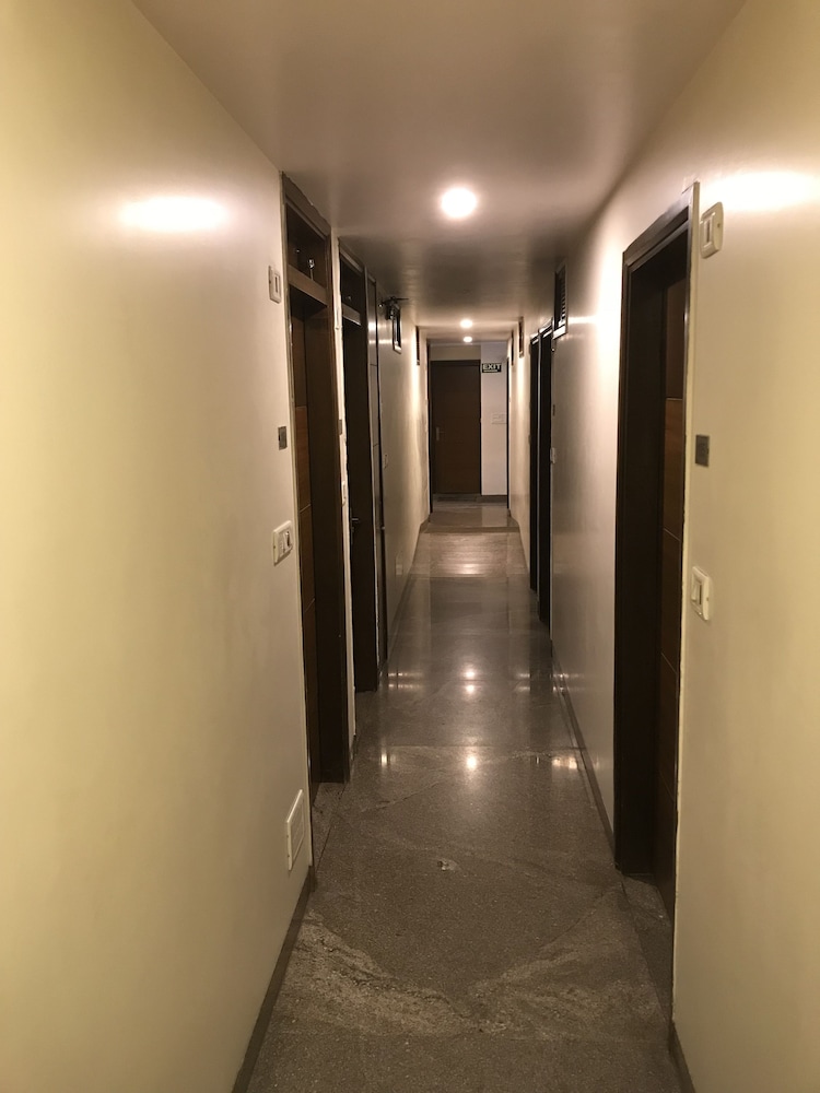 Hotel Avtar At New Delhi Railway Station 44/50