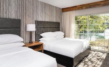 Deluxe, Multiple Beds, Courtyard View