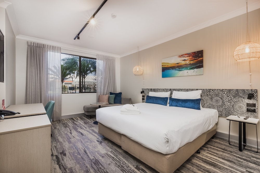 STUDIO, KING BED, ACCESSIBLE