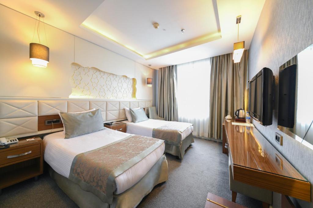 SUPERIOR, DOUBLE OR TWIN BED