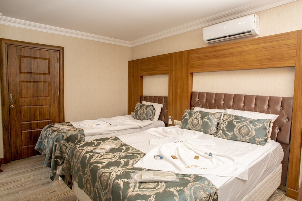 Room, 2 Double and Twin Beds