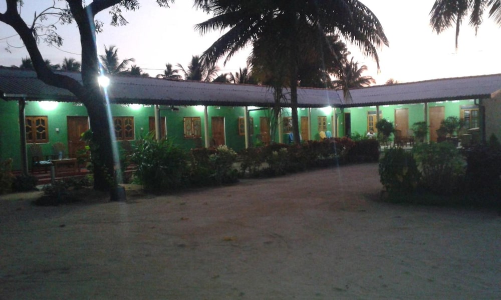 Sea Zone Hotel Nilaveli 9/49