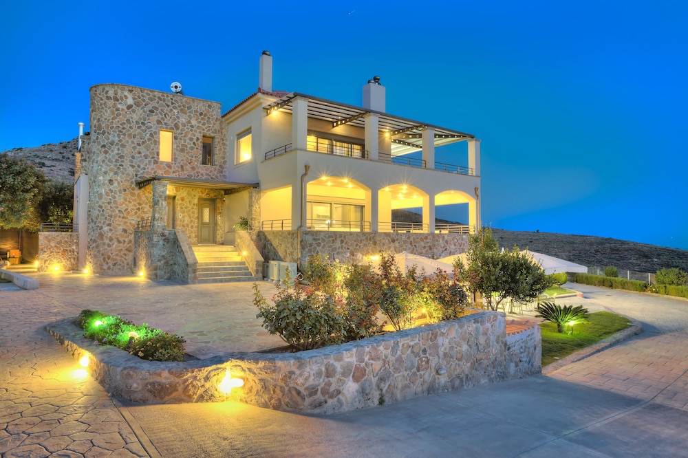 Marini Luxury Apartments And Suites 2/75
