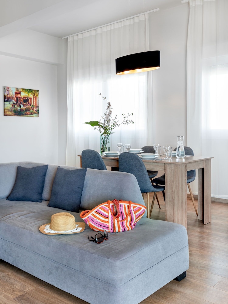 Thisean Modern Suites 40/50