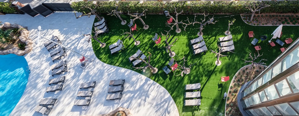 California Gardens Hotel 47/50