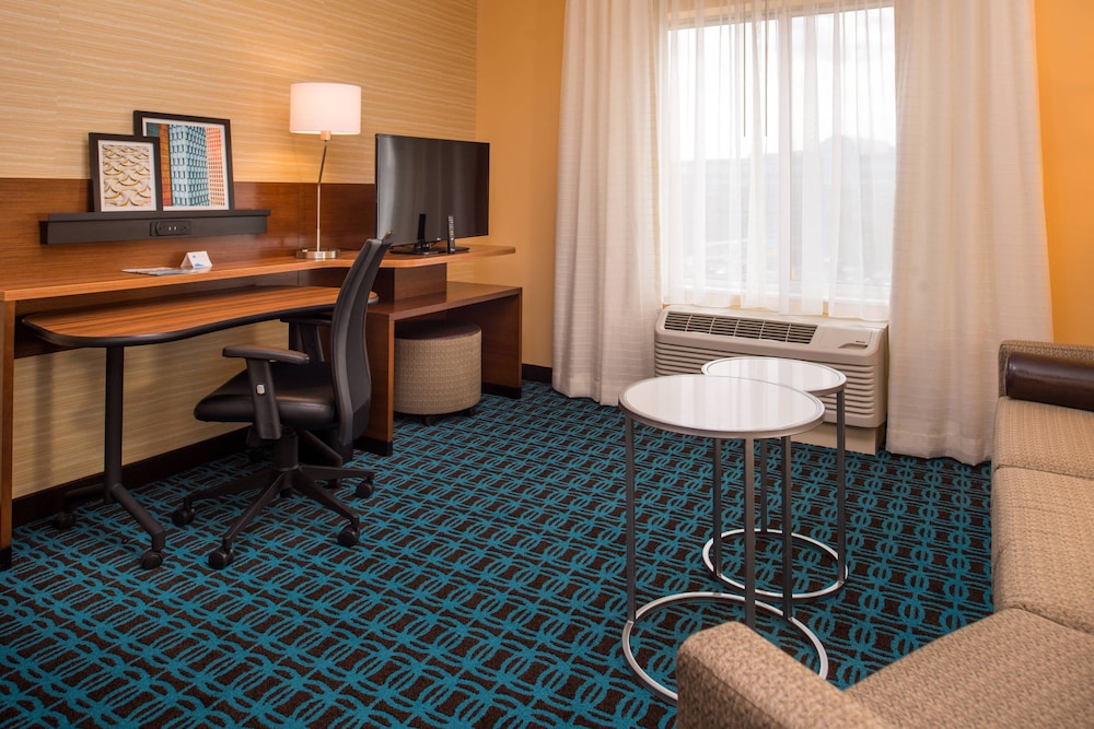 Fairfield Inn Suites St Louis Westport 37/39