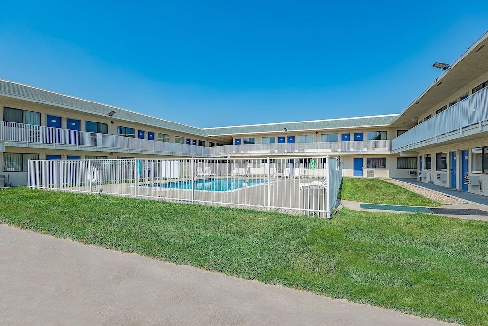 Motel6 Kansas City, MO - Airport 46/50