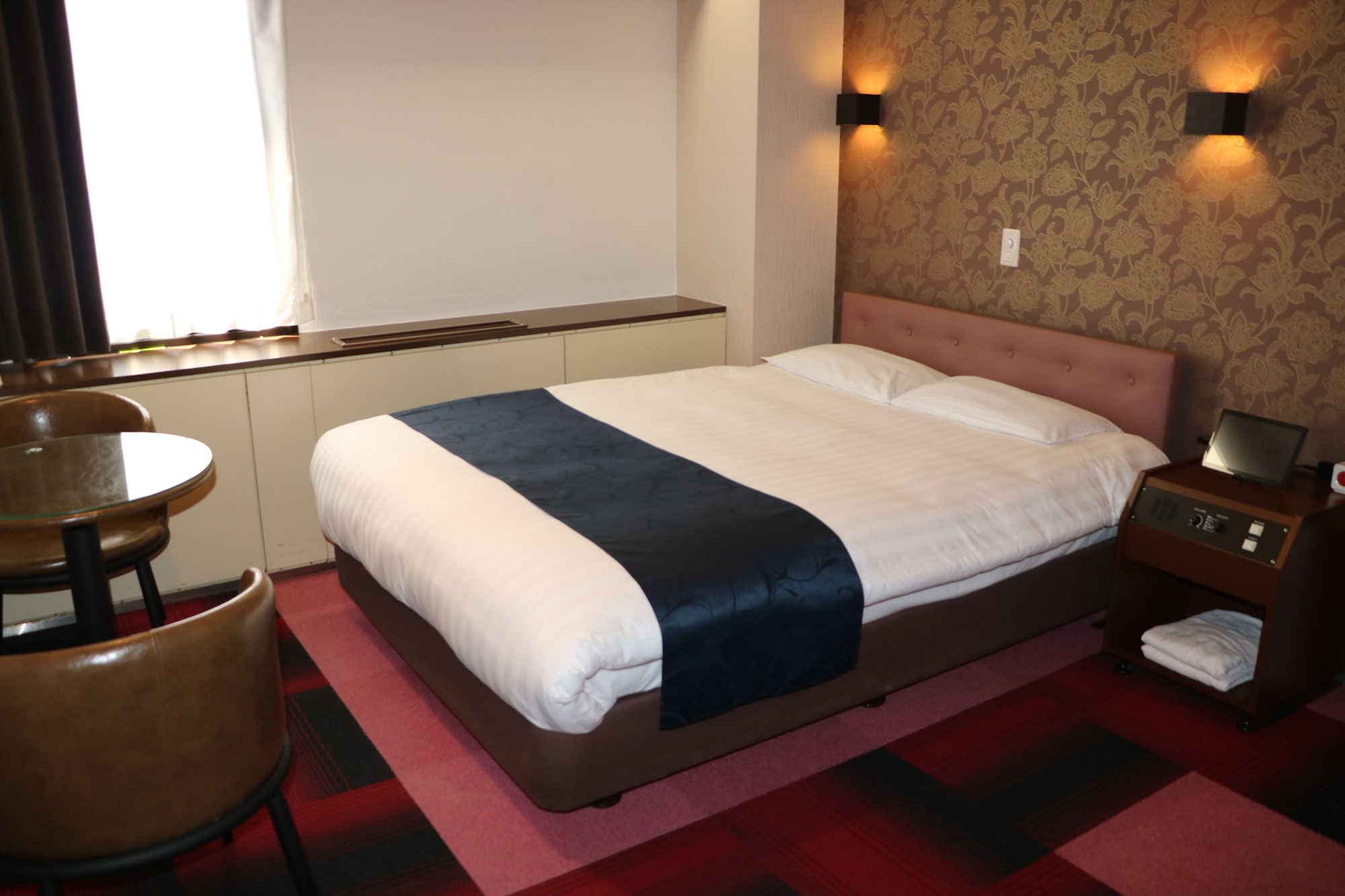 ROOM, DOUBLE BED