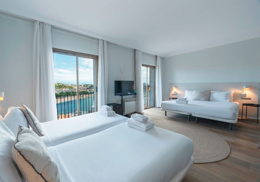 Hotel Montjoi by Brava Hoteles 10/26