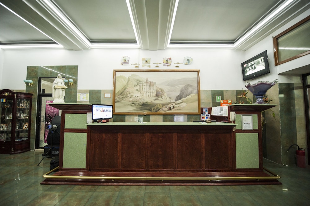 Bucharest Comfort Suites 6/66