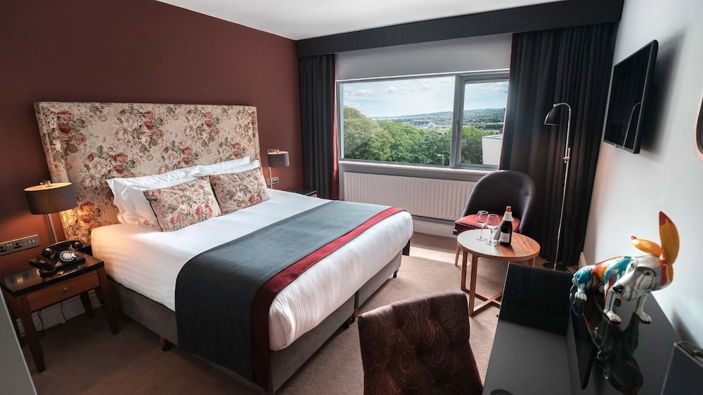 ROOM, KING BED