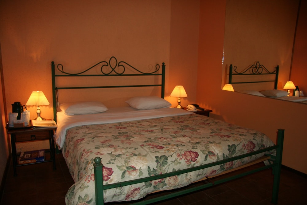 Fleur De Lys Hotel 11/61