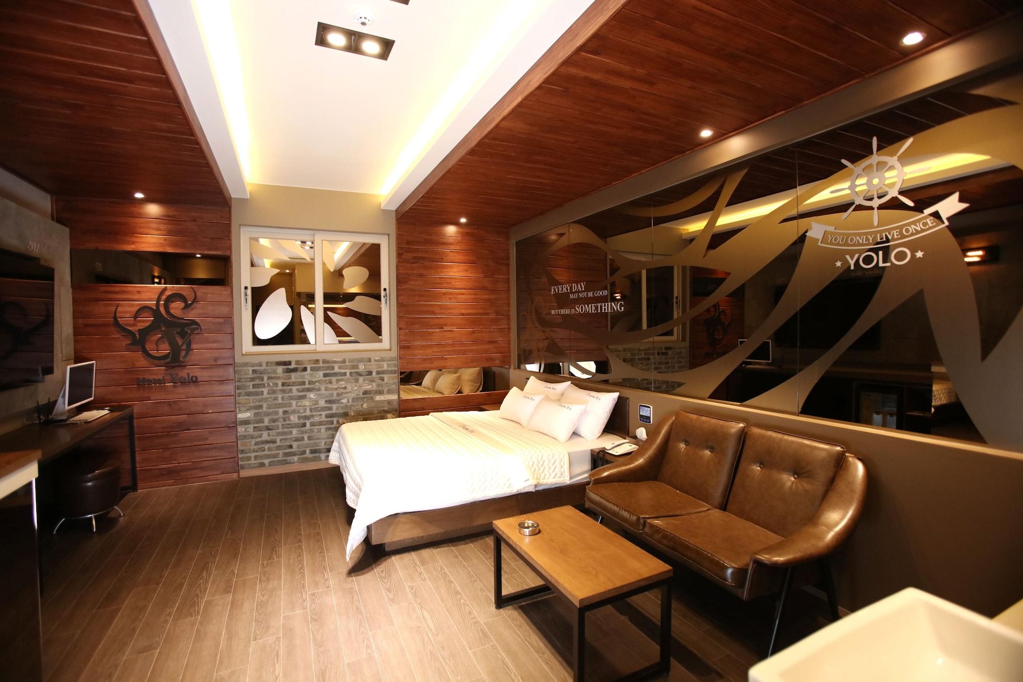 Hotel Yolo 46/53