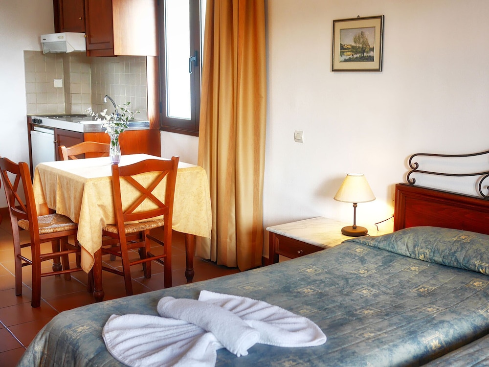 Areti Aparthotel 14/75