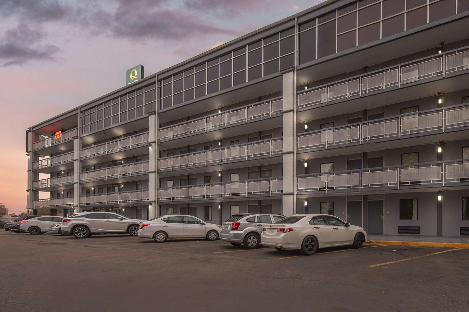 Downtown Inn & Studio Suites 22/23