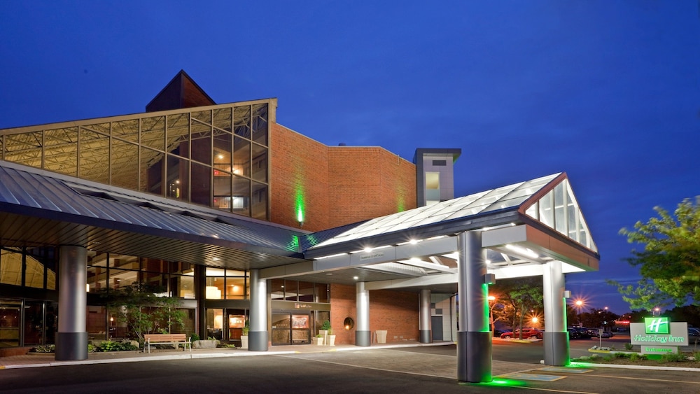 Holiday Inn Oakville Centre in OAKVILLE