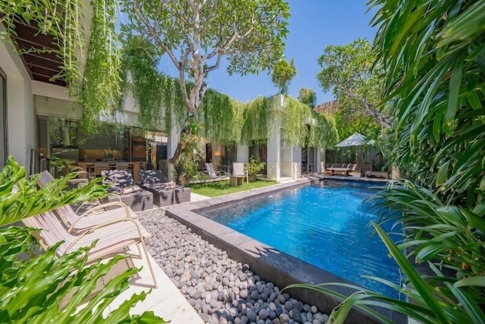 Kedonganan Beach Villas 43/50