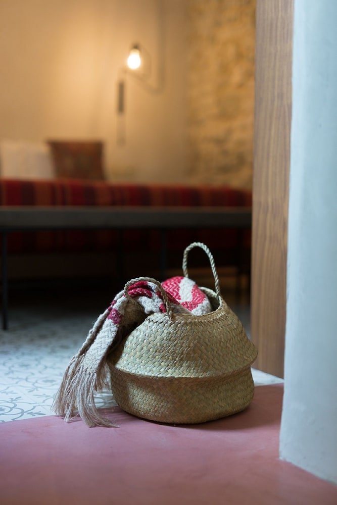 THE RIAD 17/28