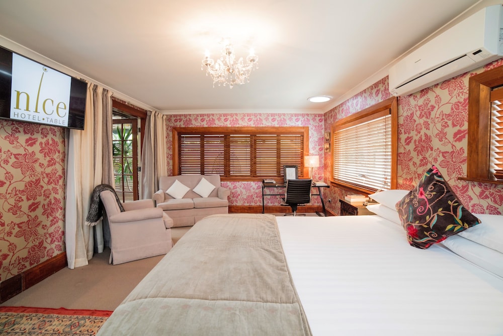 Nice Hotel 12/58